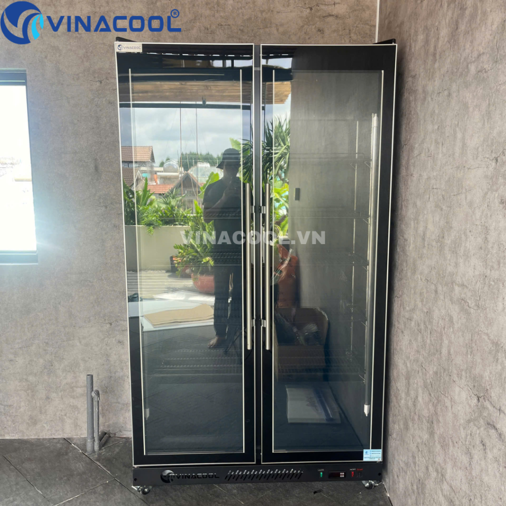 tủ mát 3 màu đèn